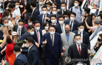 “왕 위에 왕이 되고 싶은 거니?”