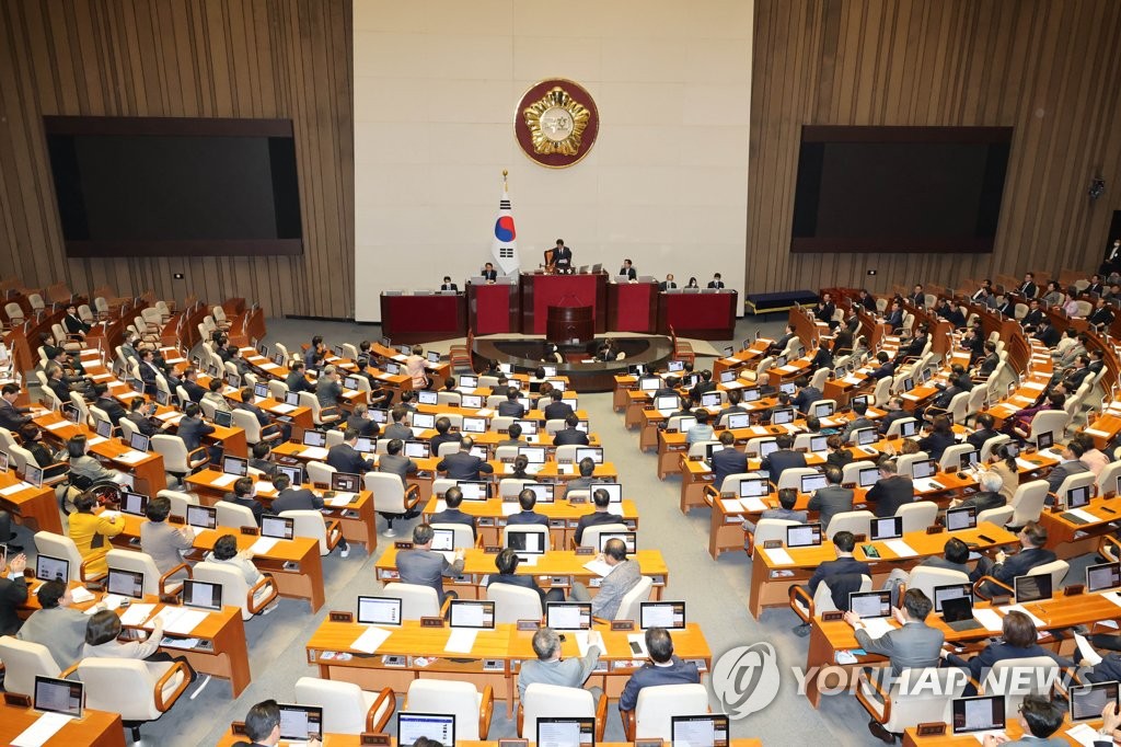 김진표 국회의장이 27일 국회에서 열린 본회의에서 더불어민주당 이재명 대표의 체포동의안의 부결을 의결하고 있다. 사진=연합뉴스<br>