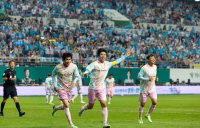 하나은행, '3만5천명 구름관중' 자선축구대회 성료