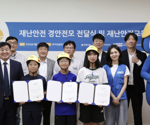 현대건설, 울산·울진 초교에 경안전모 3250개 전달